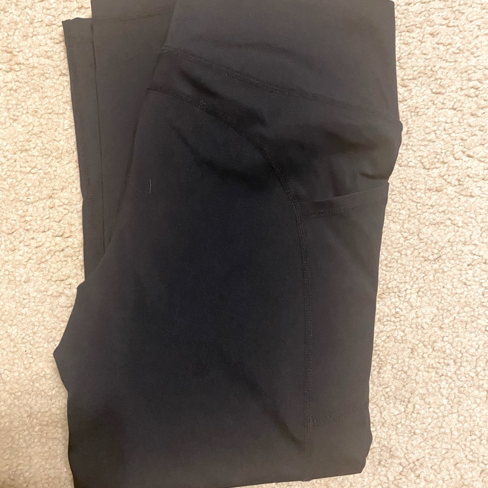 Black zyia capris leggings
